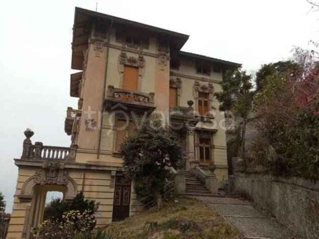 appartamento in vendita a Luino in zona Colmegna