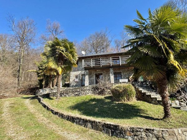 appartamento in vendita a Luino in zona Colmegna