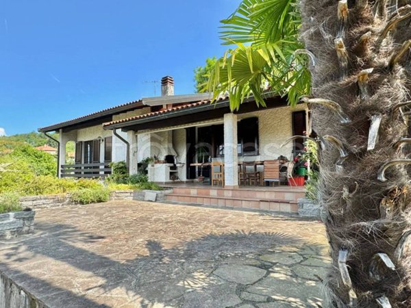 casa indipendente in vendita a Luino in zona Pianazzo