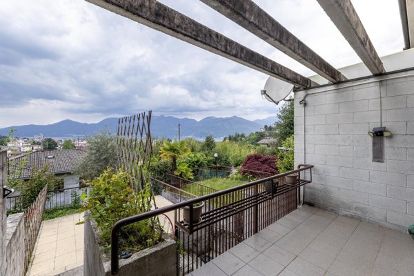 casa indipendente in vendita a Luino