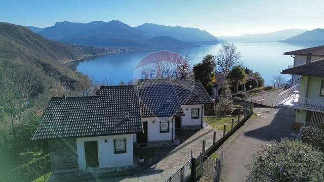 casa indipendente in vendita a Luino in zona Colmegna