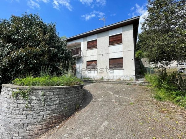 appartamento in vendita a Luino in zona Poppino