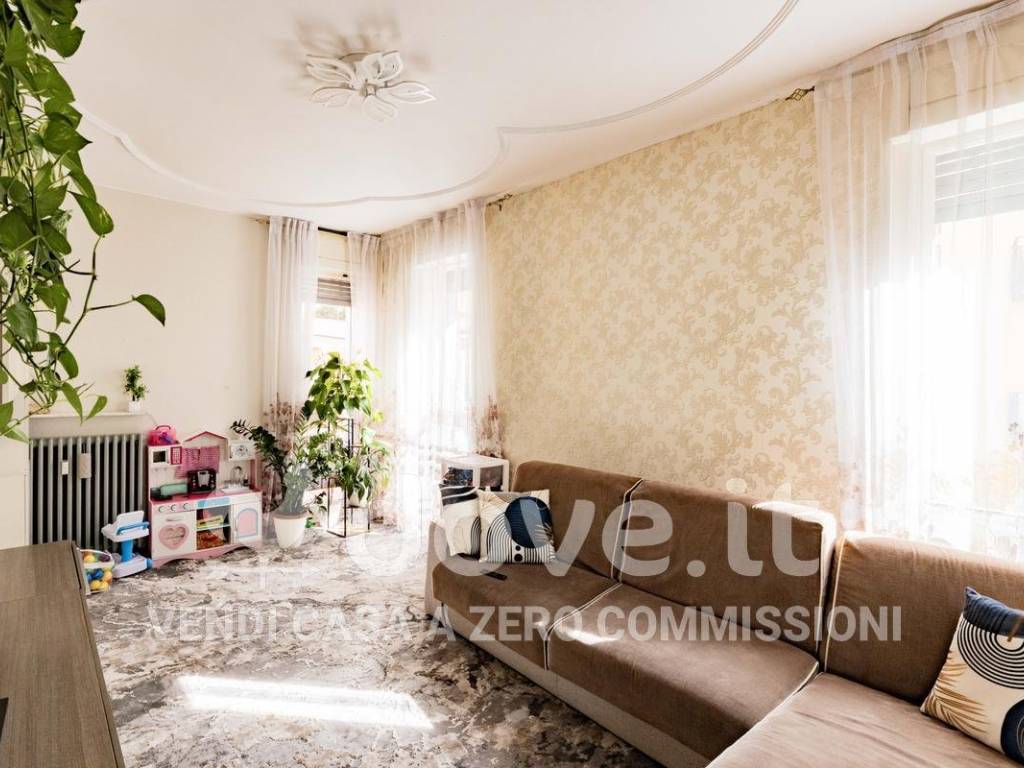 appartamento in vendita a Luino in zona Fornasette