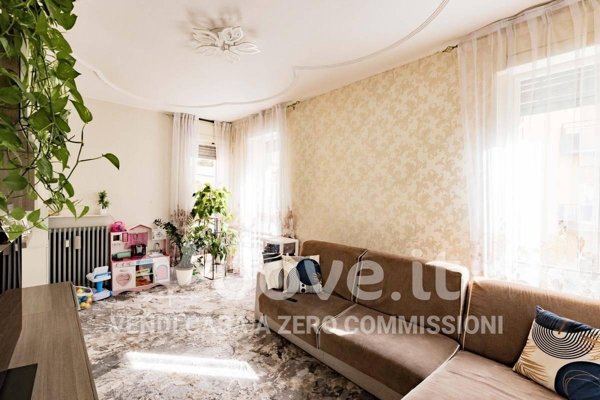 appartamento in vendita a Luino in zona Fornasette