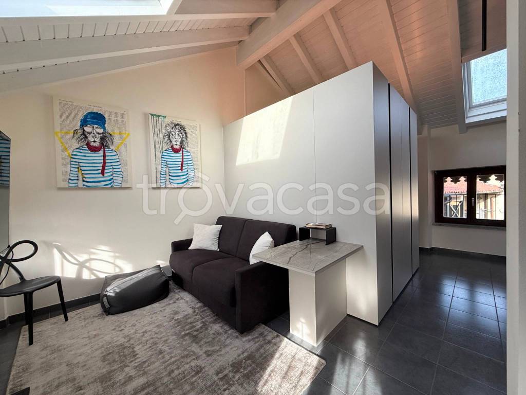 appartamento in vendita a Luino in zona Torretta