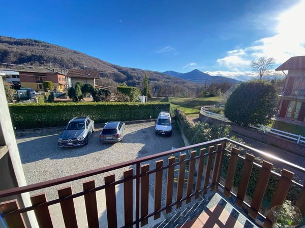 appartamento in vendita a Luino in zona Fornasette