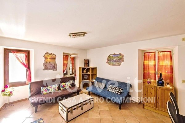 appartamento in vendita a Luino in zona Poppino