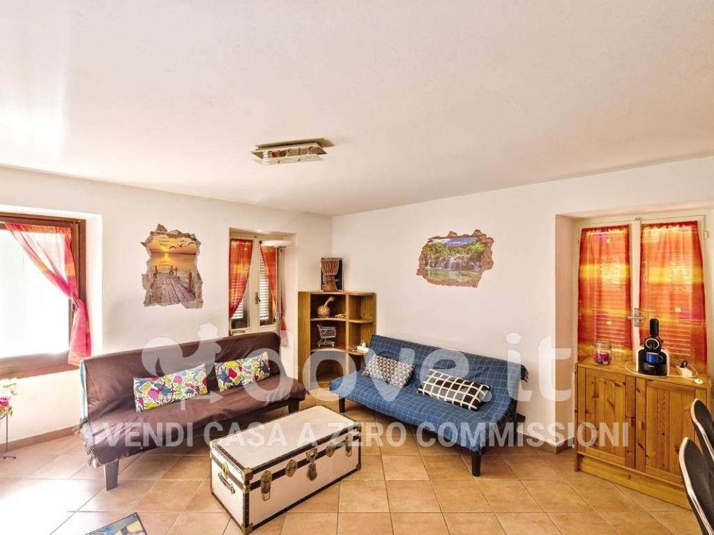 appartamento in vendita a Luino in zona Poppino