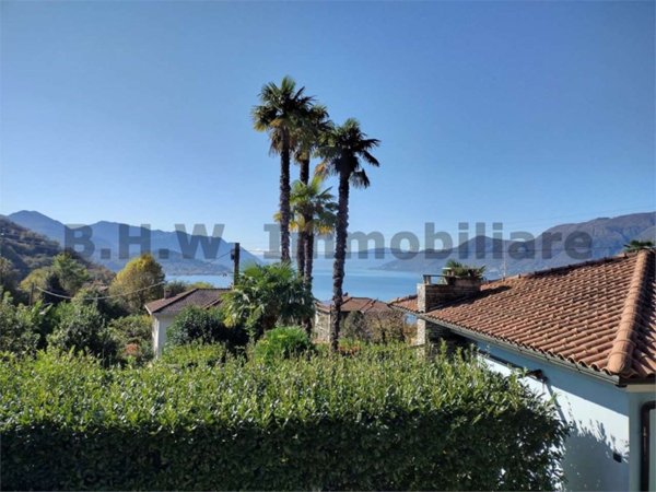 casa indipendente in vendita a Luino in zona Colmegna