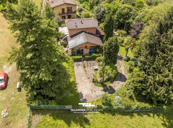 casa indipendente in vendita a Luino in zona Bonga