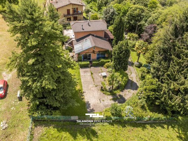 casa indipendente in vendita a Luino in zona Bonga
