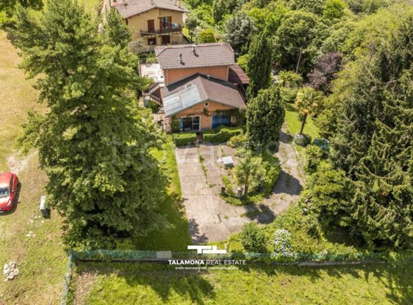 casa indipendente in vendita a Luino in zona Bonga