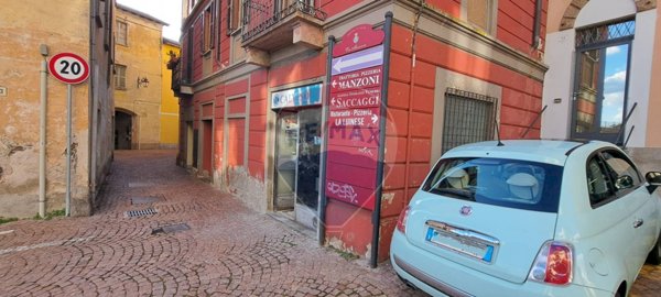 locale commerciale in vendita a Luino