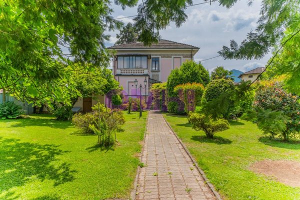 casa indipendente in vendita a Luino