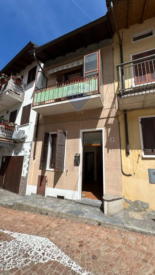 appartamento in vendita a Luino in zona Voldomino