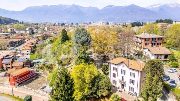 casa indipendente in vendita a Luino