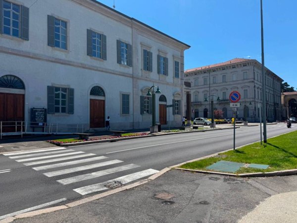 negozio in vendita a Luino