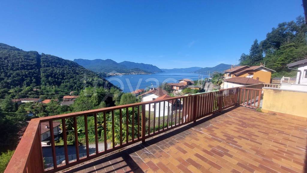 appartamento in vendita a Luino in zona Colmegna