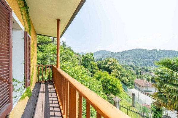 appartamento in vendita a Luino in zona Colmegna