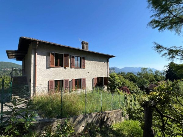 casa indipendente in vendita a Luino