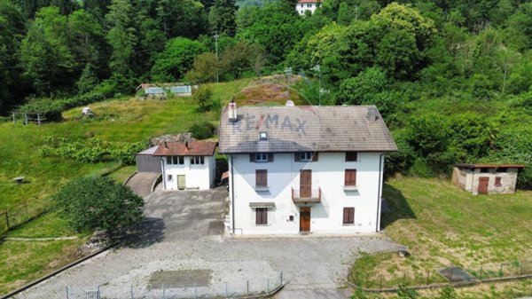 casa indipendente in vendita a Luino