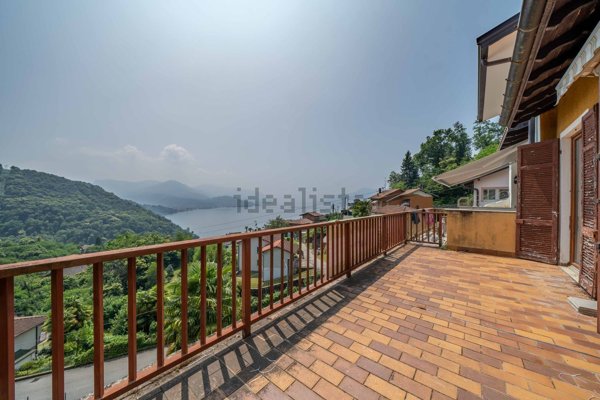 appartamento in vendita a Luino in zona Colmegna