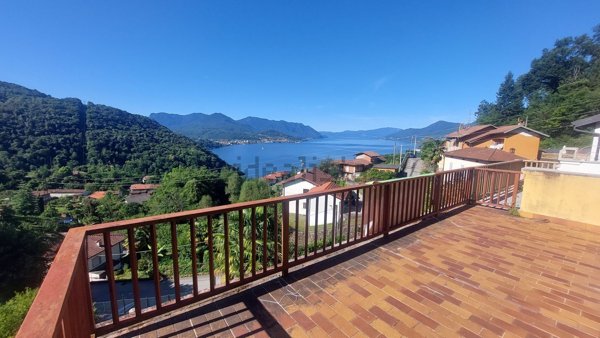 appartamento in vendita a Luino in zona Colmegna