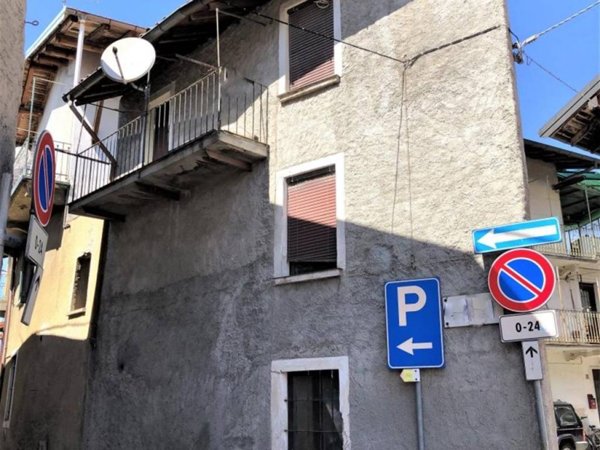 casa indipendente in vendita a Luino in zona Voldomino