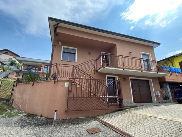 casa indipendente in vendita a Luino in zona Voldomino