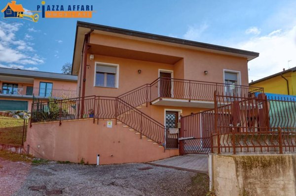 casa indipendente in vendita a Luino in zona Voldomino