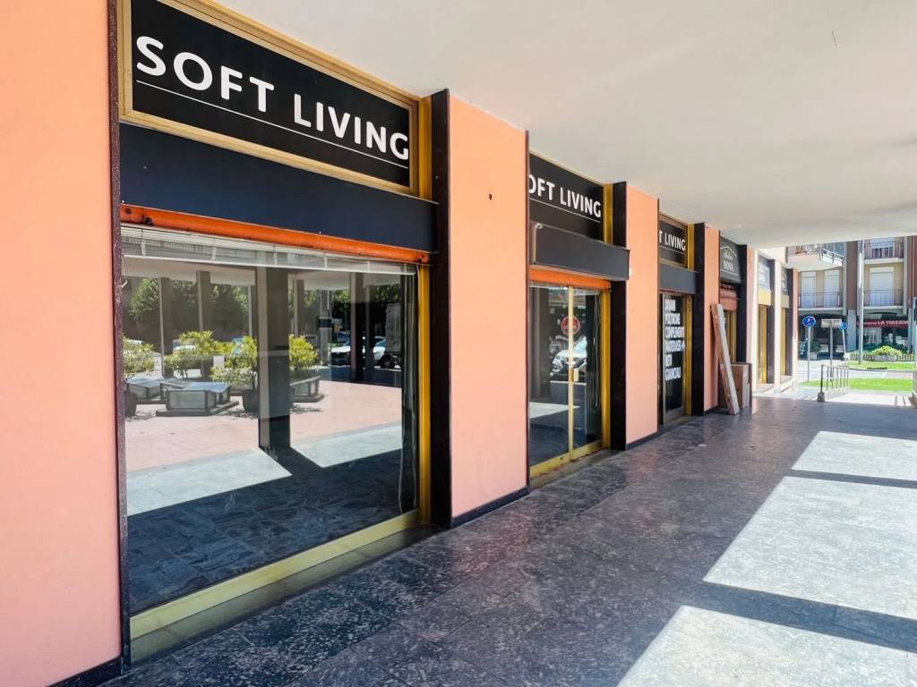 negozio in vendita a Luino