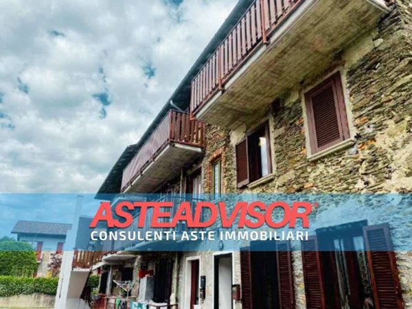 appartamento in vendita a Luino in zona Fornasette