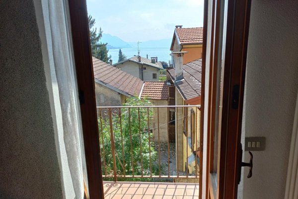 appartamento in vendita a Luino in zona Colmegna