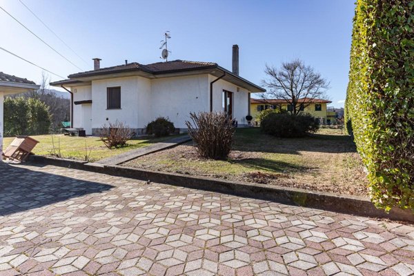 casa indipendente in vendita a Luino in zona Voldomino