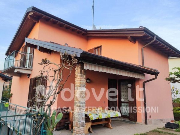 casa indipendente in vendita a Luino