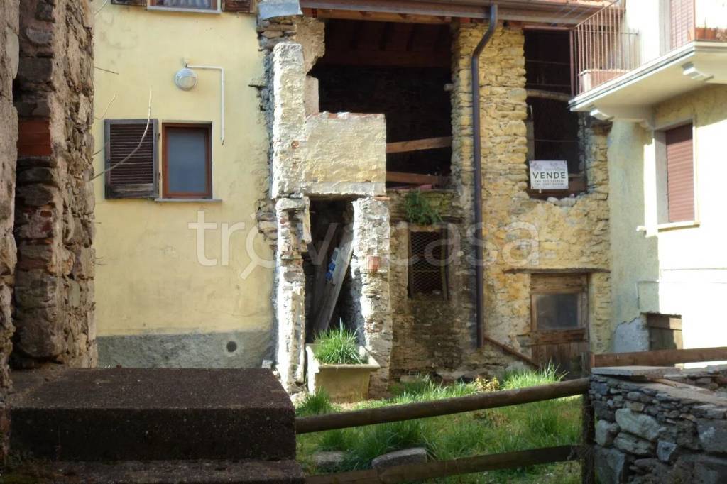 appartamento in vendita a Luino in zona Colmegna