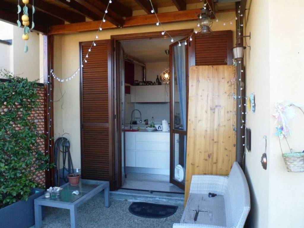 casa indipendente in vendita a Luino in zona Poppino