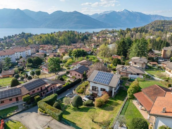 casa indipendente in vendita a Luino