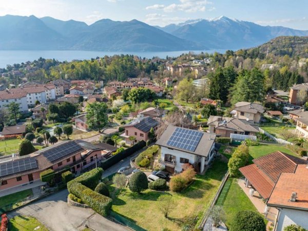 casa indipendente in vendita a Luino