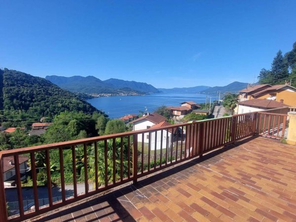appartamento in vendita a Luino in zona Colmegna
