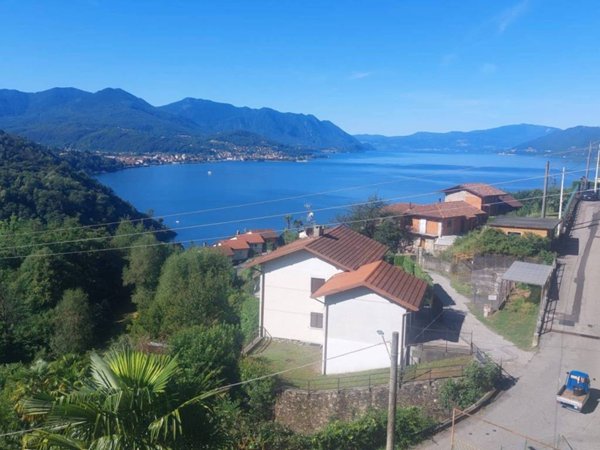 appartamento in vendita a Luino in zona Colmegna