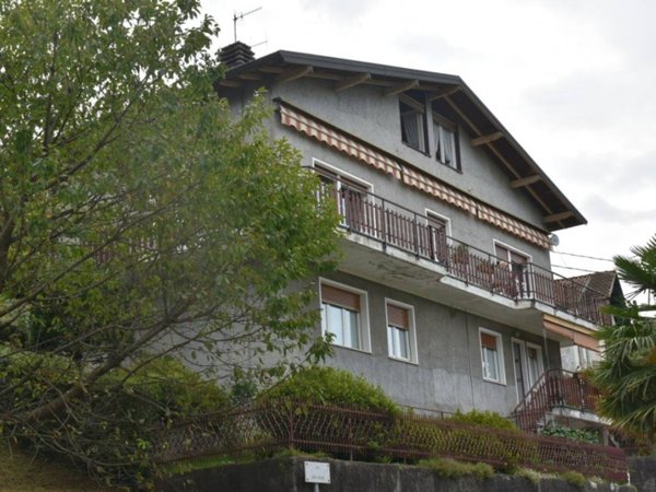 casa indipendente in vendita a Luino