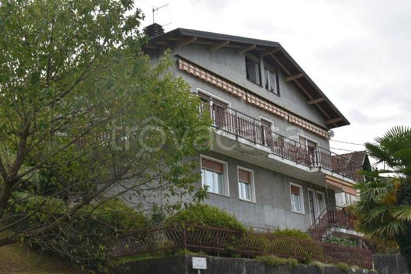 casa indipendente in vendita a Luino