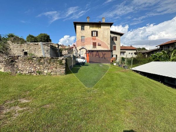 appartamento in vendita a Luino in zona Pianazzo