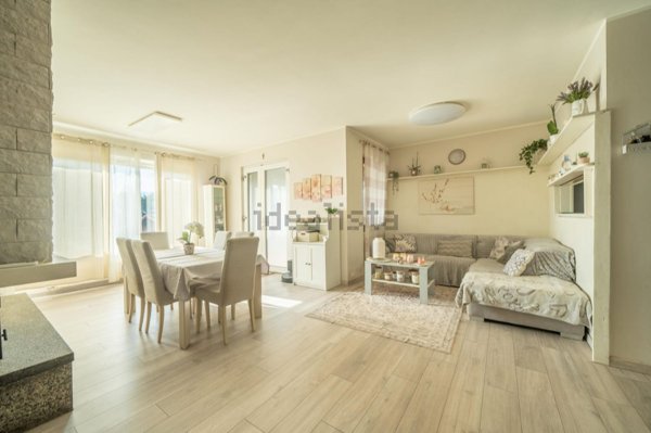 casa indipendente in vendita a Luino