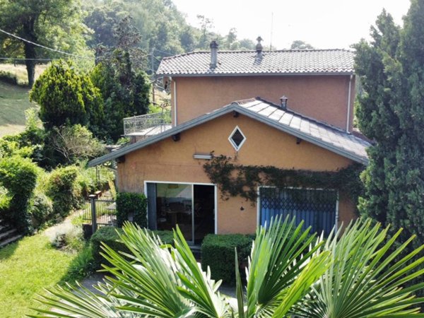 casa indipendente in vendita a Luino in zona Bonga