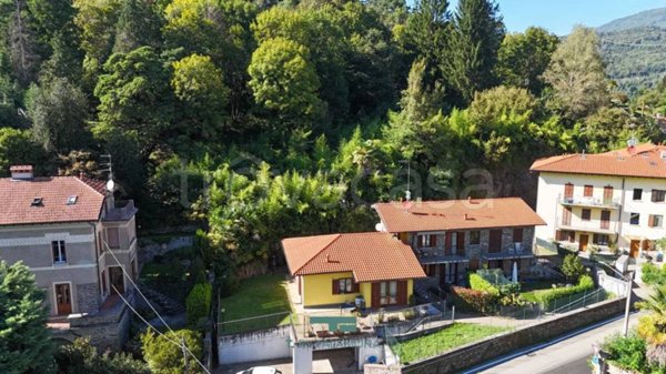 appartamento in vendita a Luino in zona Poppino