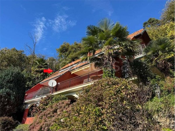 appartamento in vendita a Luino in zona Longhirolo