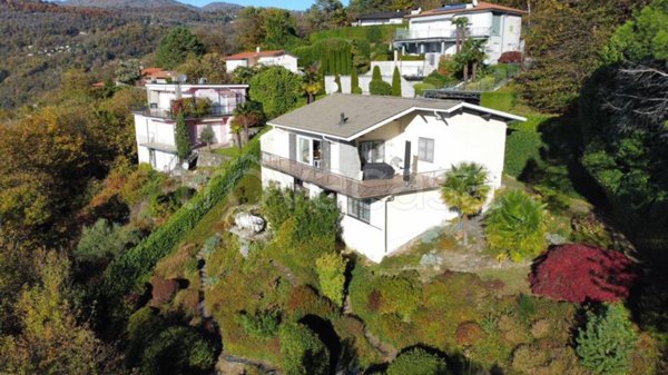 casa indipendente in vendita a Luino in zona Bonga
