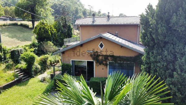 casa indipendente in vendita a Luino in zona Bonga
